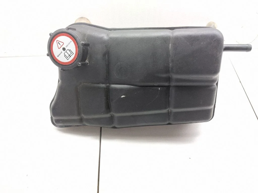 Coolant expansion tank/reservoir 1S718K218