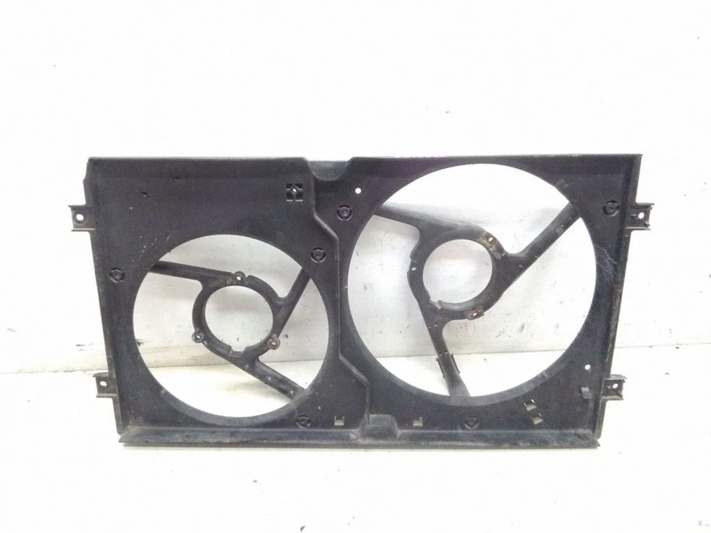 Radiator cooling fan shroud