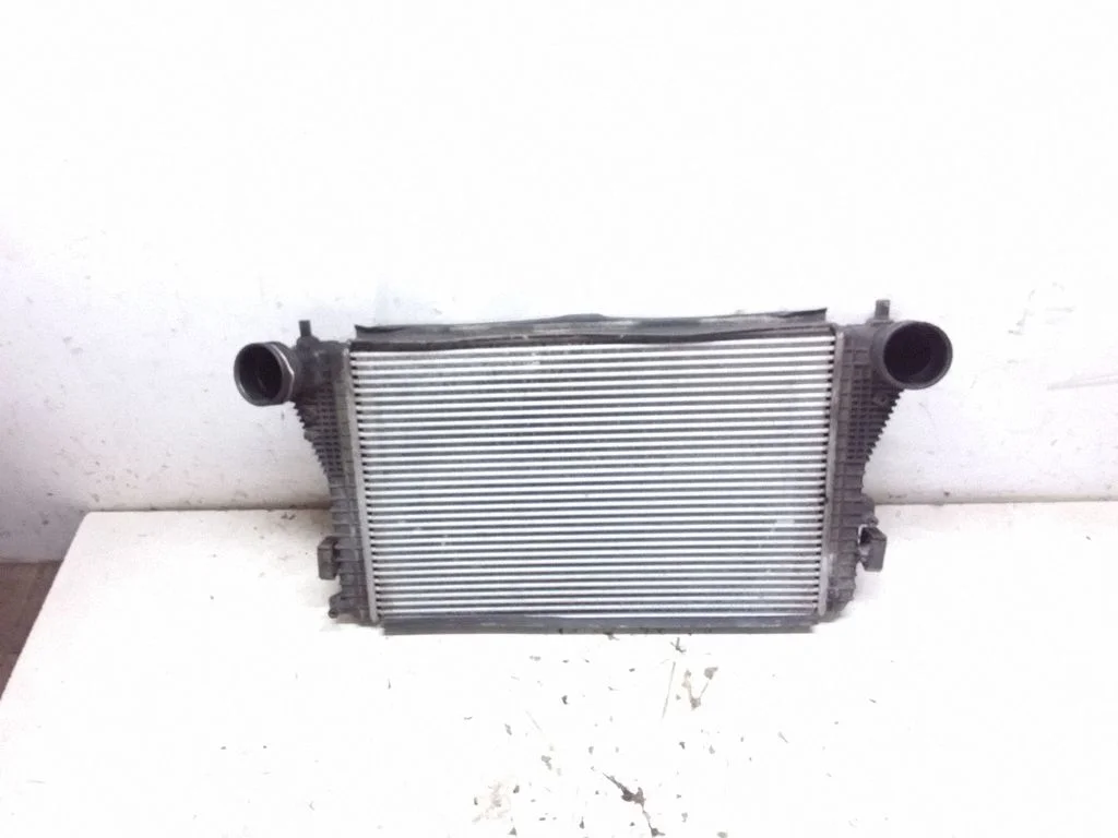Vahejahuti radiaator 1K0145803