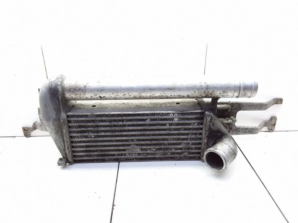 Starpdzesētāja (interkūlera) radiators