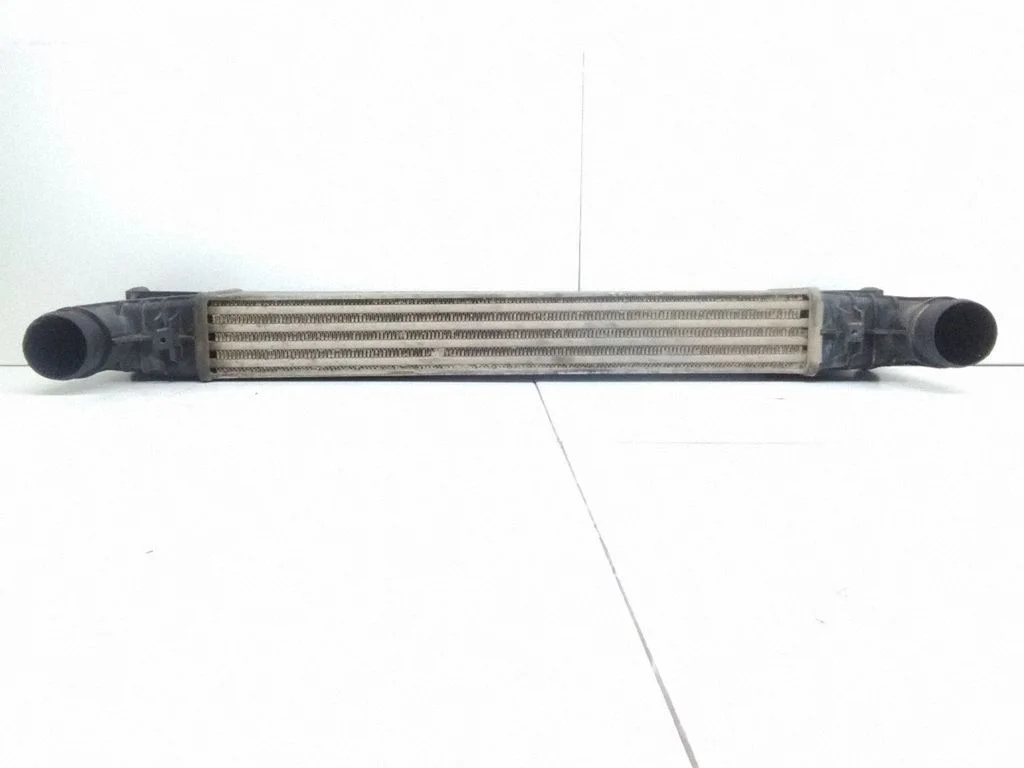 Vahejahuti radiaator 7M0145805