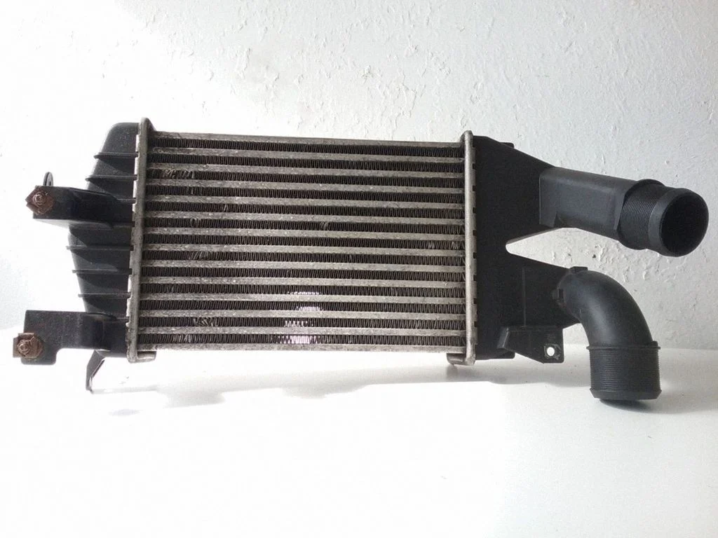 Vahejahuti radiaator