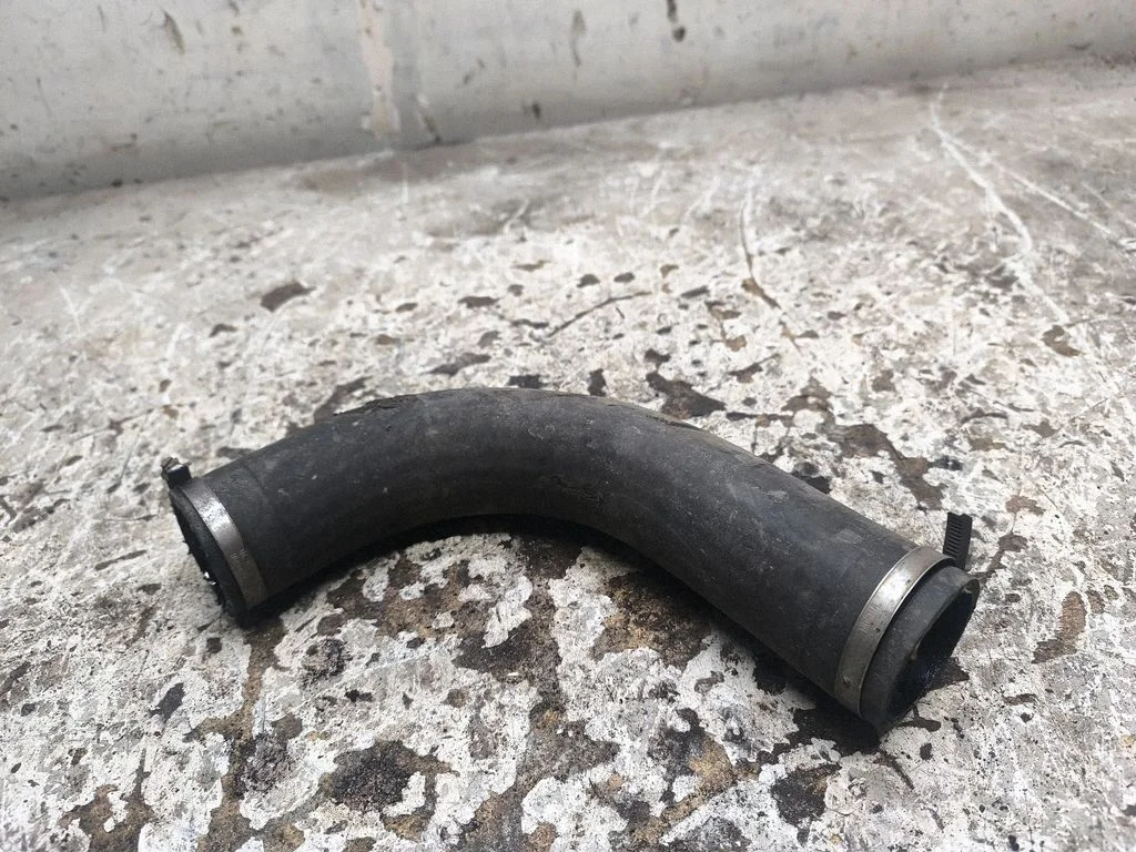 Intercooler hose/pipe