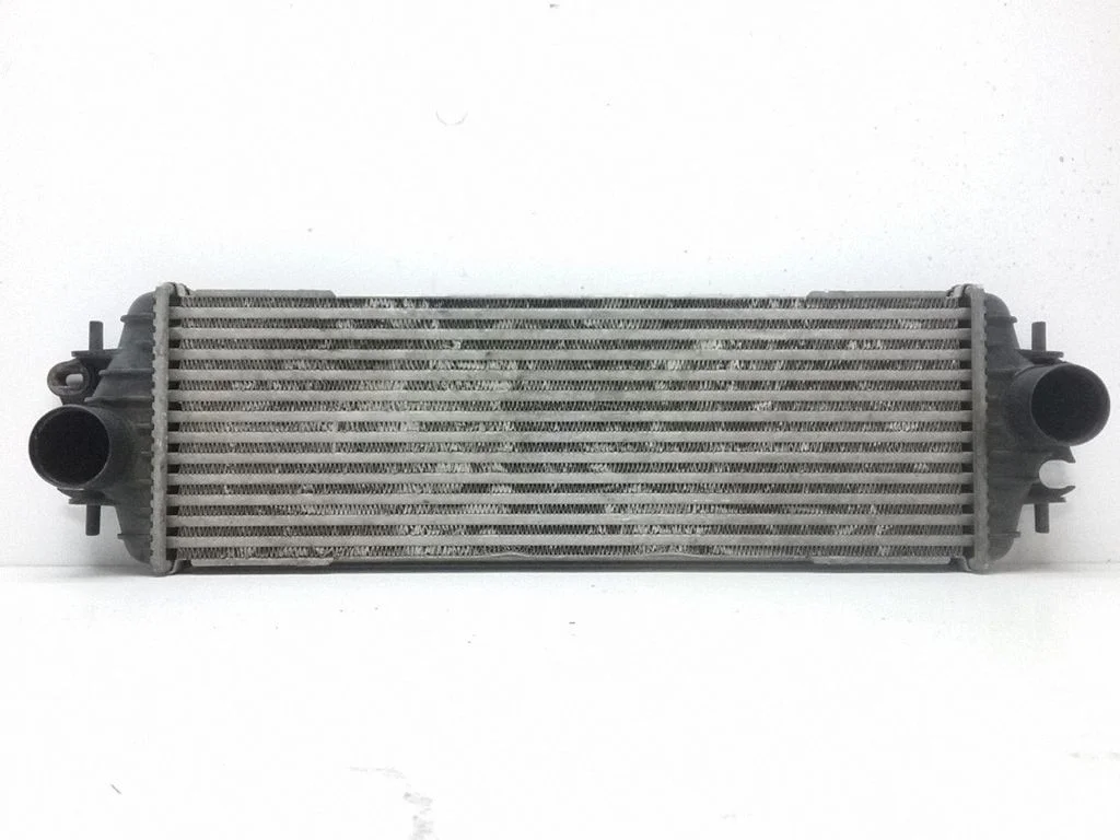 Vahejahuti radiaator – Opel Vivaro (2001-2014)