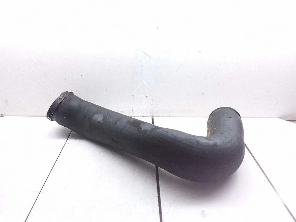 Intercooler hose/pipe – Mercedes-Benz Sprinter W901 W902 W903 W904 (1995-2007)