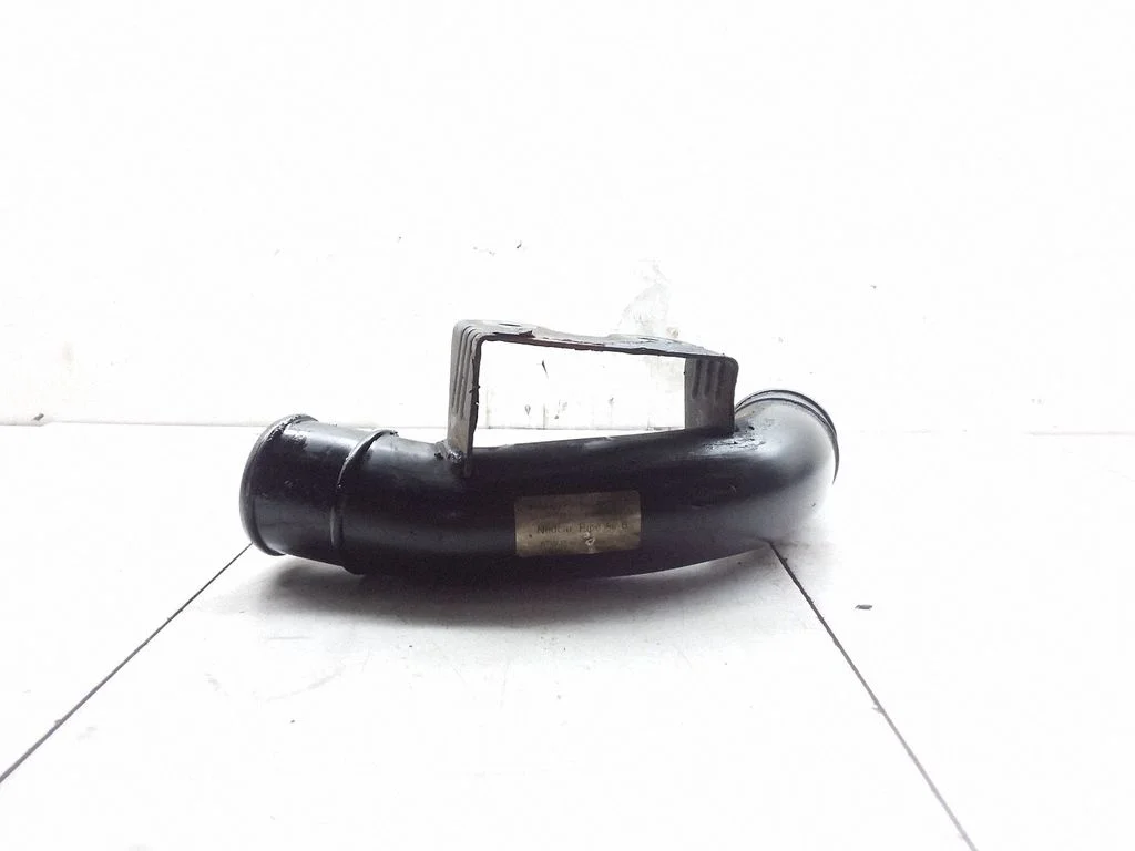 Vahejahuti voolik (-ud)/ toru (-d) MR993102