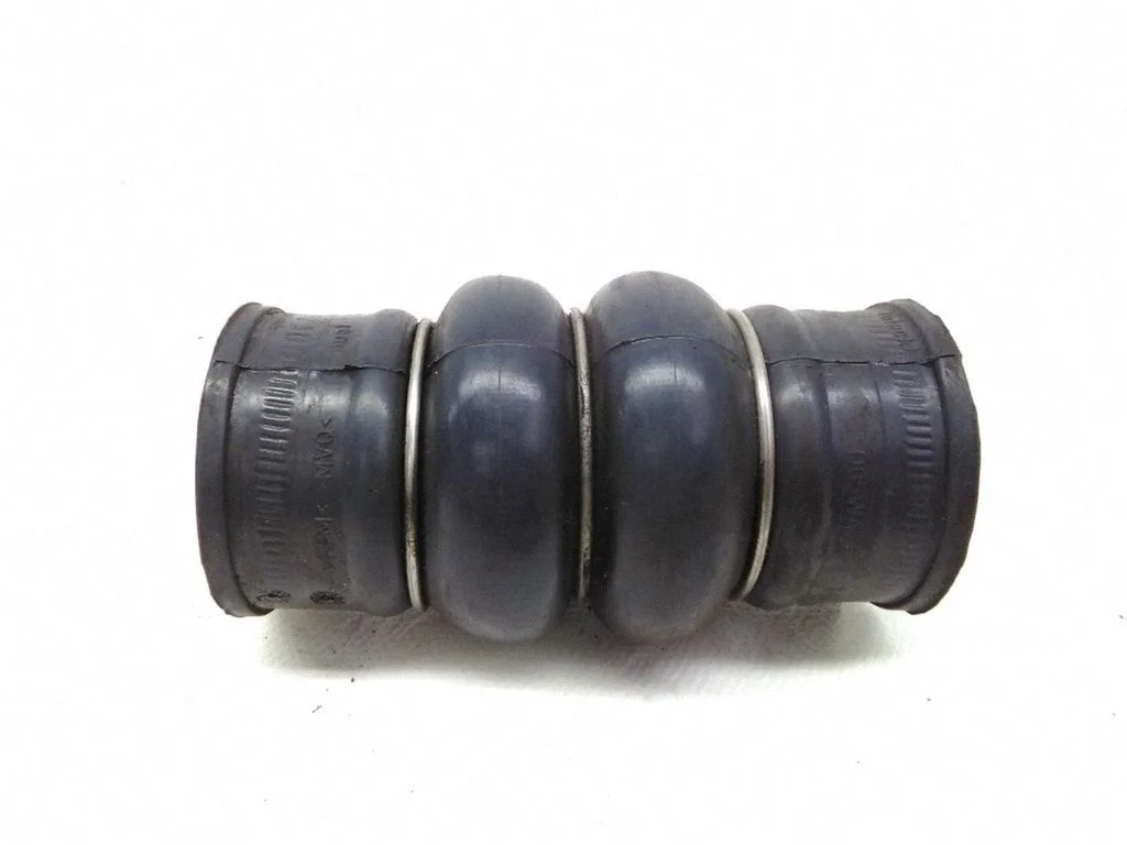Vahejahuti voolik (-ud)/ toru (-d) 3S4Q6N650AA