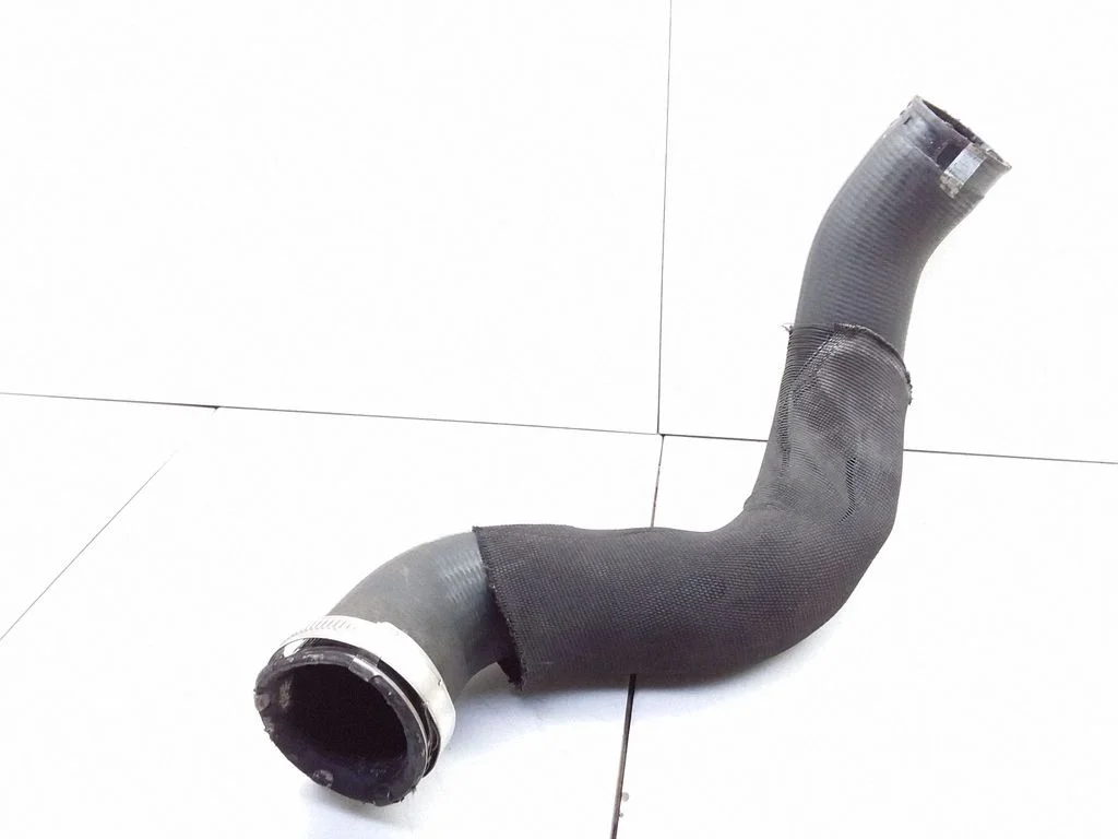 Vahejahuti voolik (-ud)/ toru (-d) 4F0145738Q