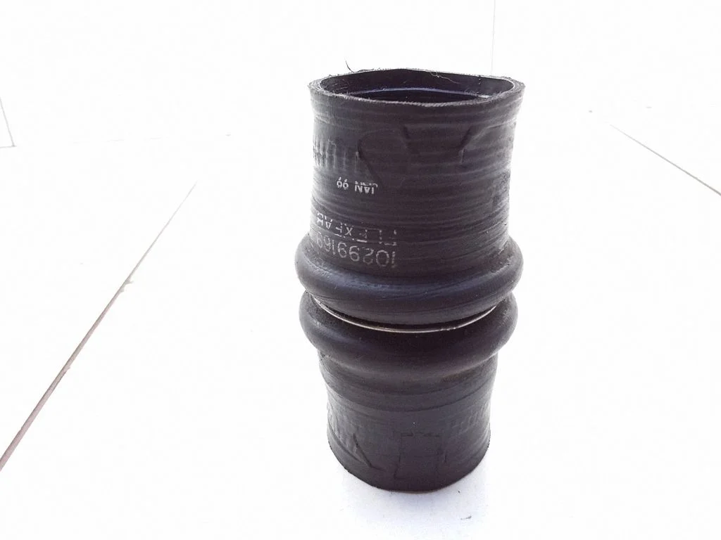 Vahejahuti voolik (-ud)/ toru (-d) 10299169