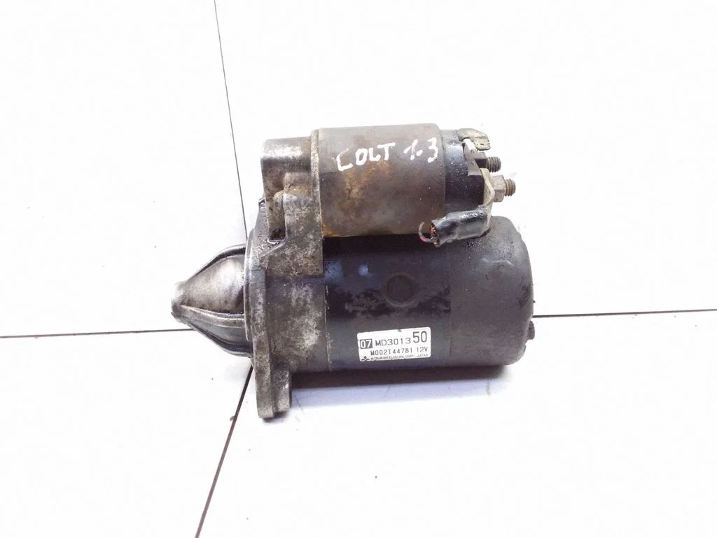 Starter motor M002T44781