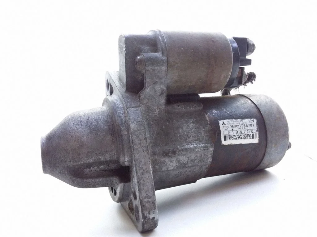 Rozrusznik M000T86781