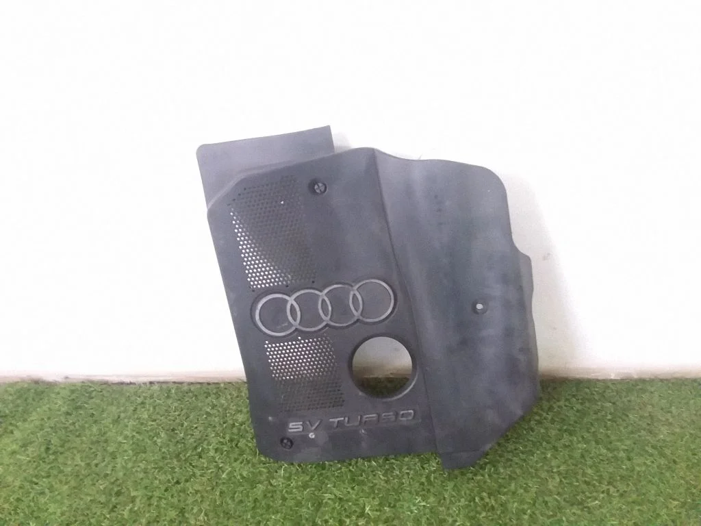 Dzinēja pārsegs (apdare) – Audi A4 S4 B5 8D (1994-1999)