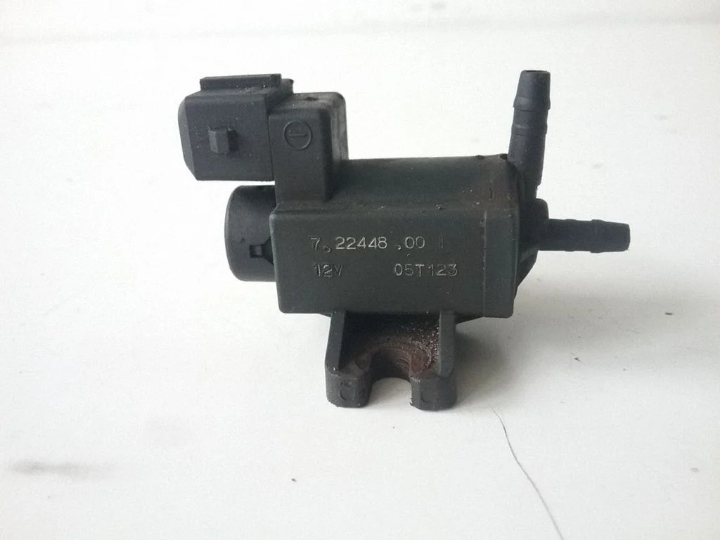 Zawór elektromagnetyczny turbo 722448001