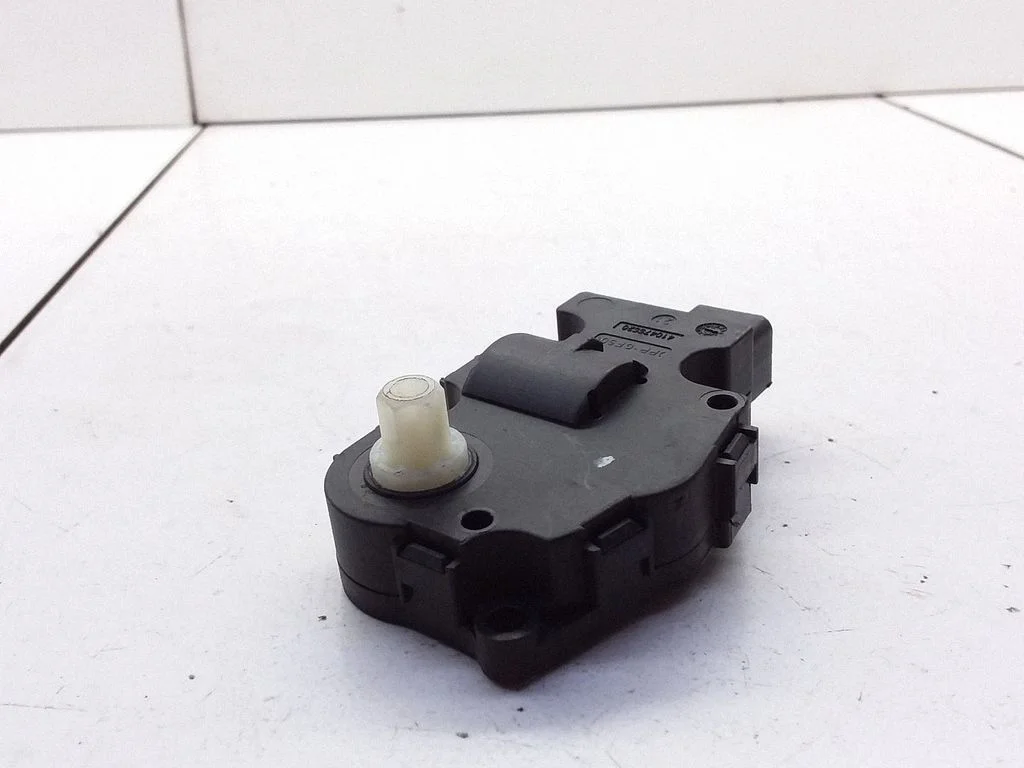 Intake manifold valve actuator/motor – Mercedes-Benz C-Class AMG W204 (2007-2014)