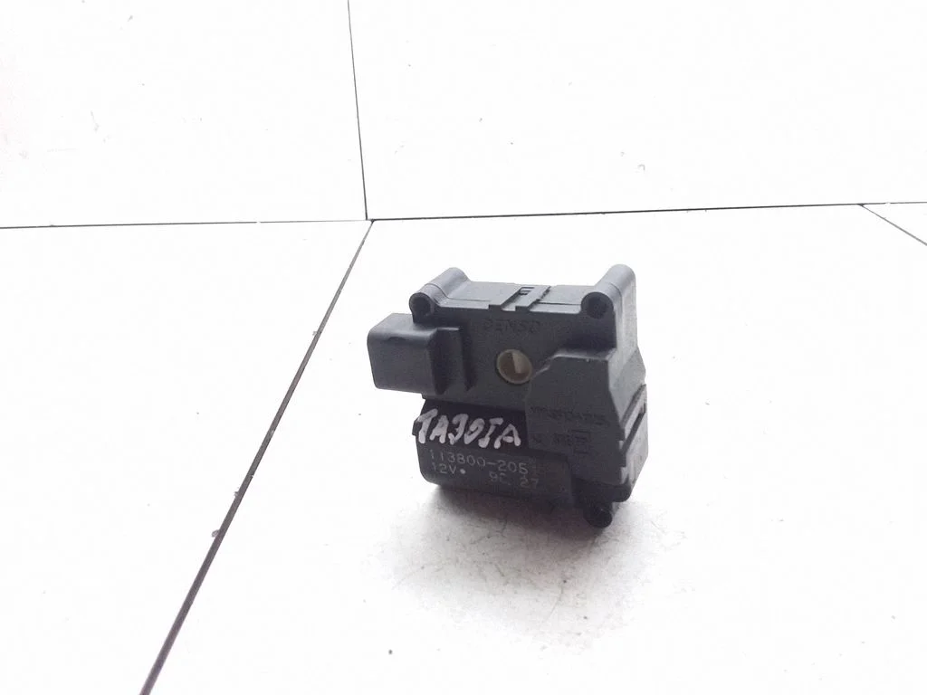 Ieplūdes kolektora vārsta motoriņš 1138002051