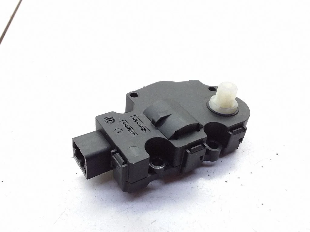Intake manifold valve actuator/motor – Mercedes-Benz C-Class AMG W204 (2007-2014)