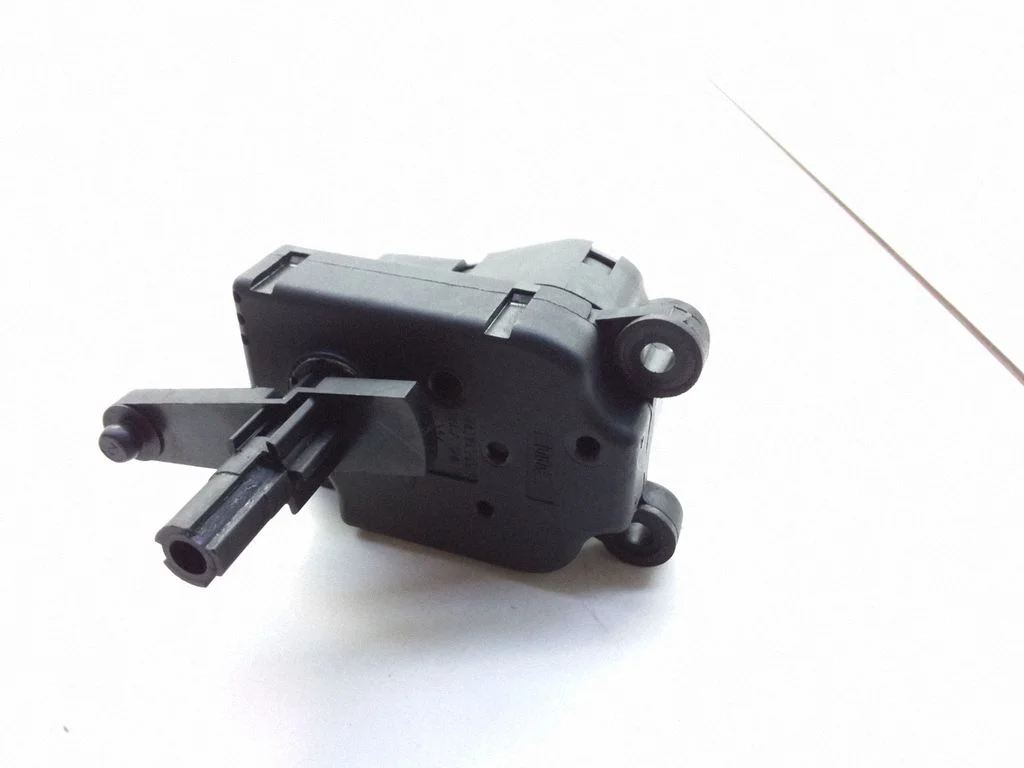 Ieplūdes kolektora vārsta motoriņš EAM503