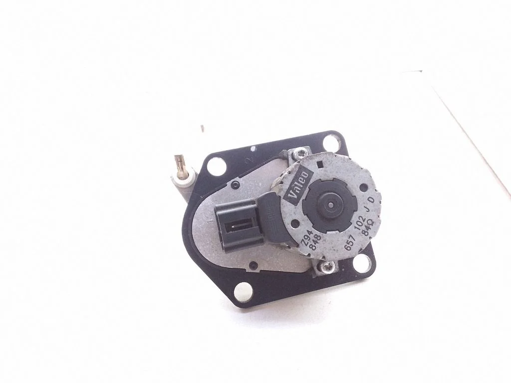 Intake manifold valve actuator/motor – Opel Vectra B (1996-2002)