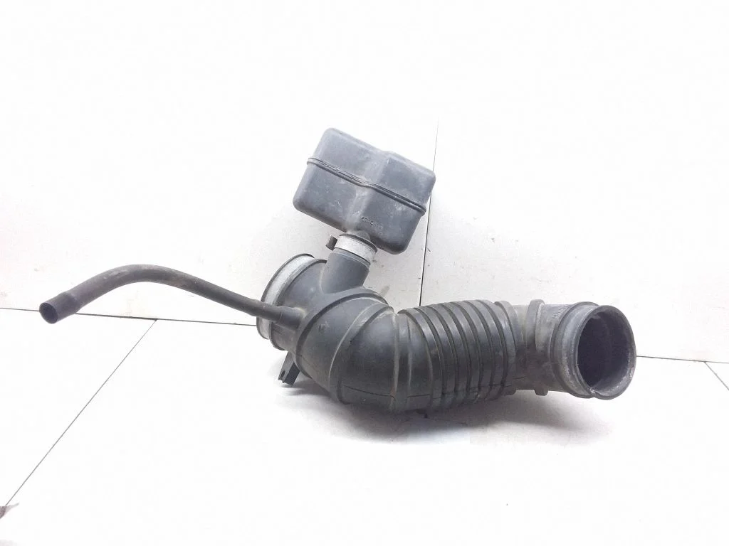 Air intake hose/pipe MR235320