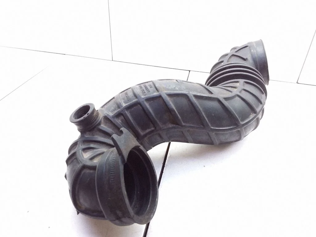 Air intake hose/pipe 4A0145747A