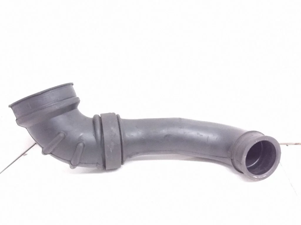 Air intake hose/pipe MD185406