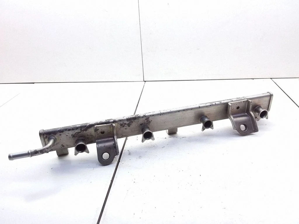 Fuel main line pipe