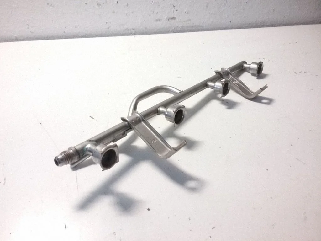 Fuel main line pipe