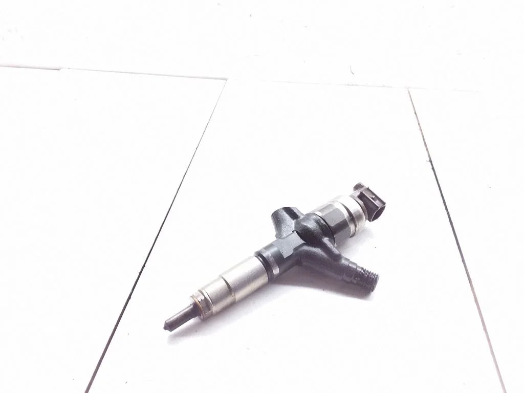 Fuel injector 16613AA020