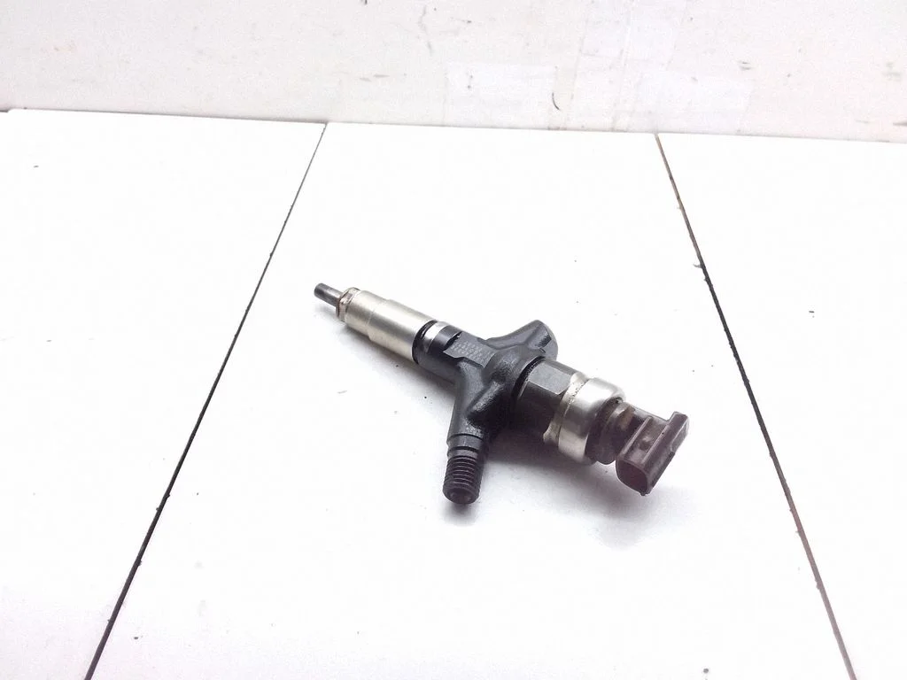 Fuel injector 16613AA020
