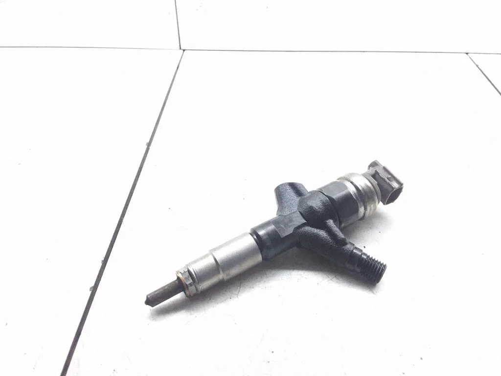 Fuel injector 16613AA020