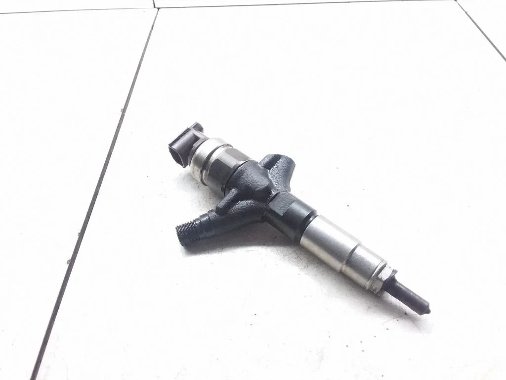 Fuel injector GK016013