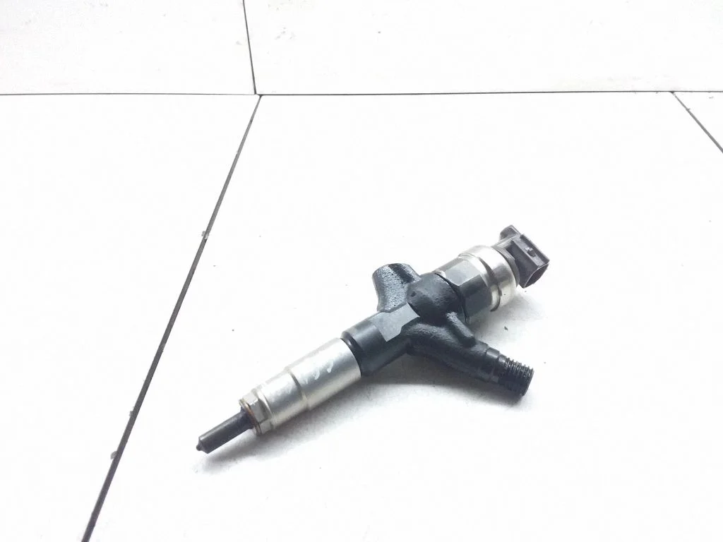 Fuel injector 16613AA020