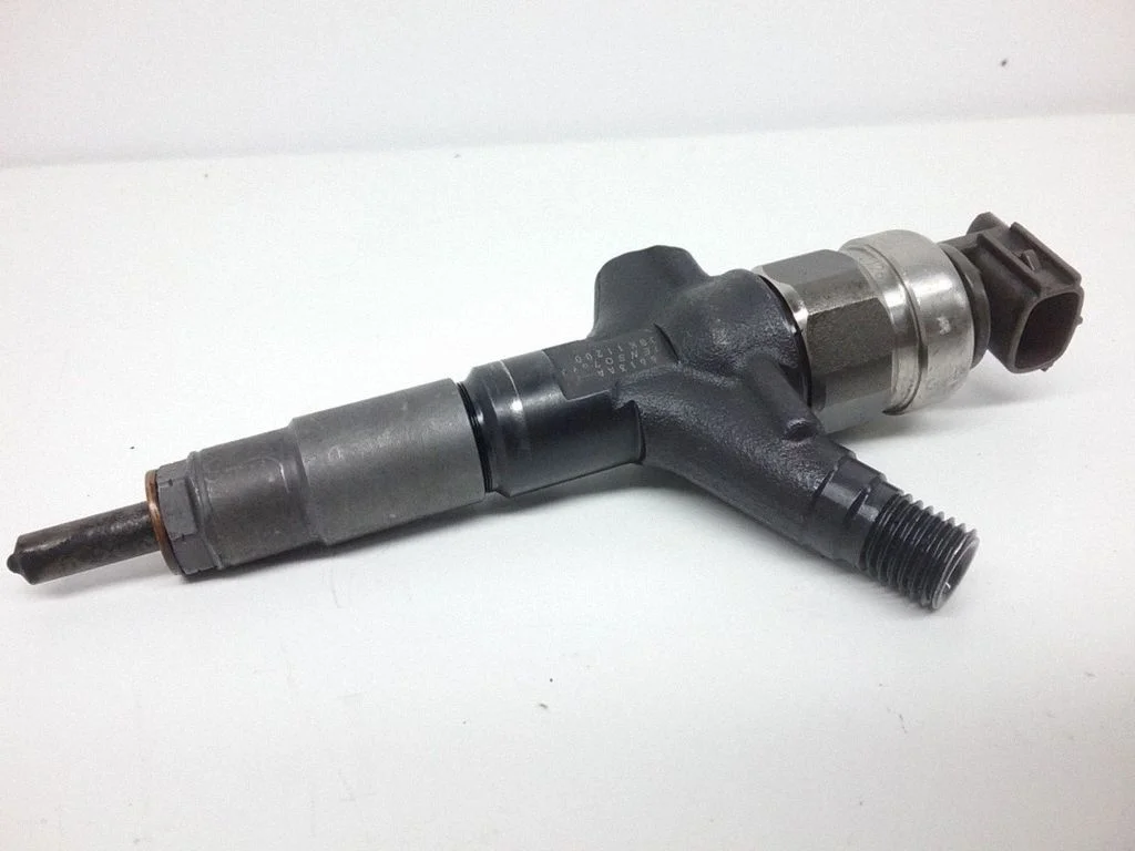 Fuel injector 16613AA020