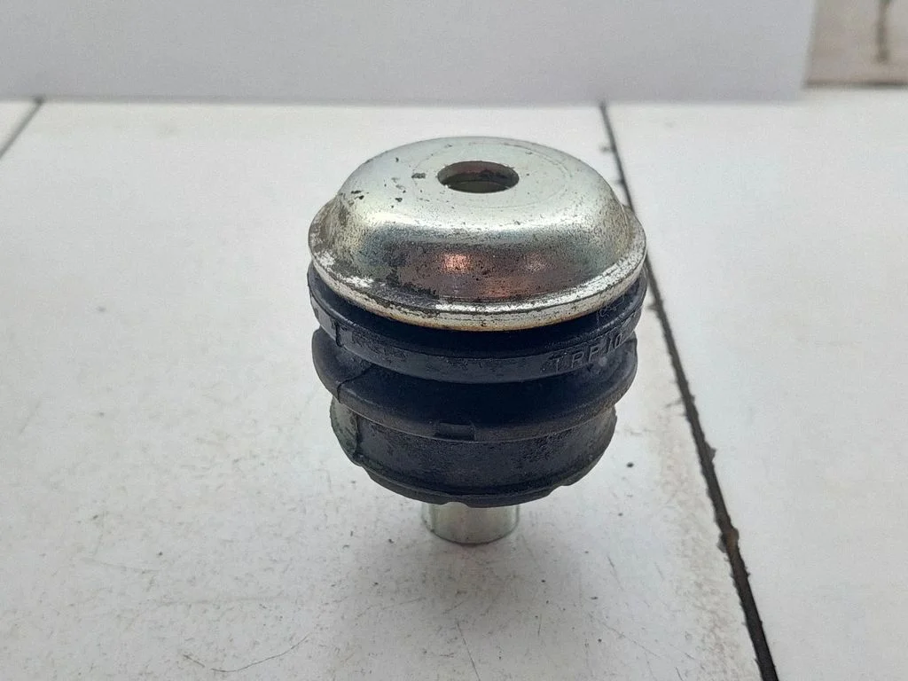 Engine mount bracket – Nissan Navara D23 (2015-)
