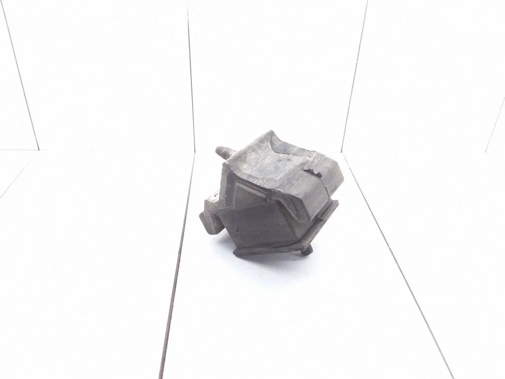 Engine mount bracket – Land Rover Discovery (1989-1998)
