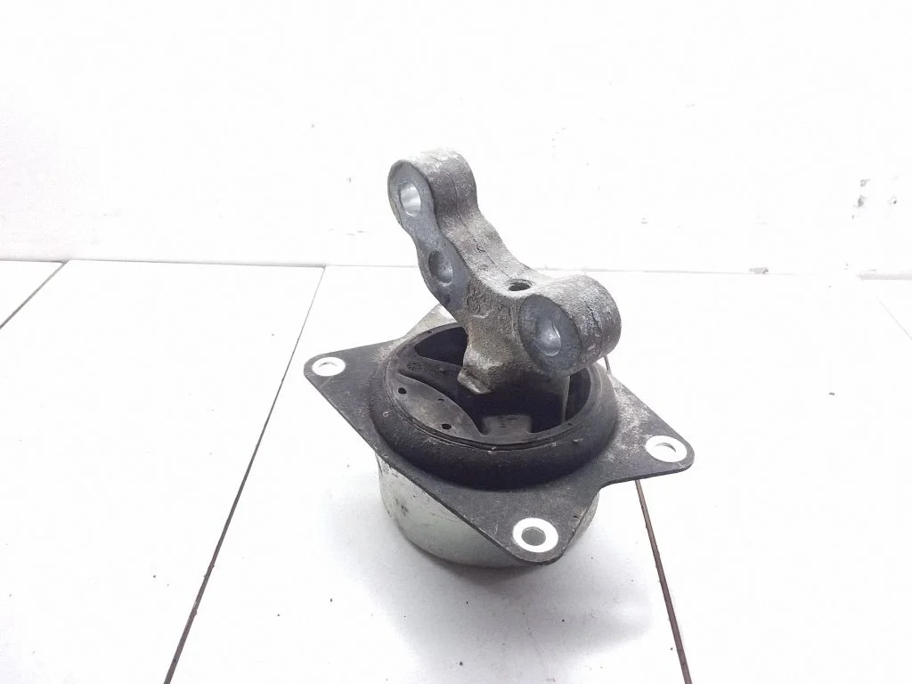 Engine mount bracket – Opel Vectra C (2002-2005)