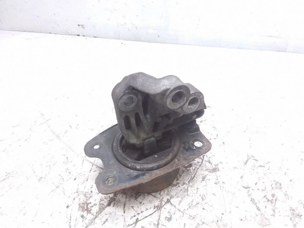 Engine mount bracket – Opel Antara (2006-2016)