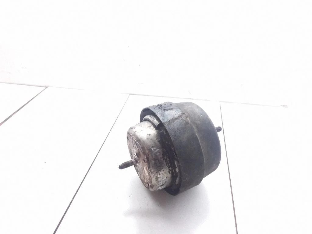 Dzinēja spilvens – Audi A4 S4 B6 8E 8H (2001-2005)