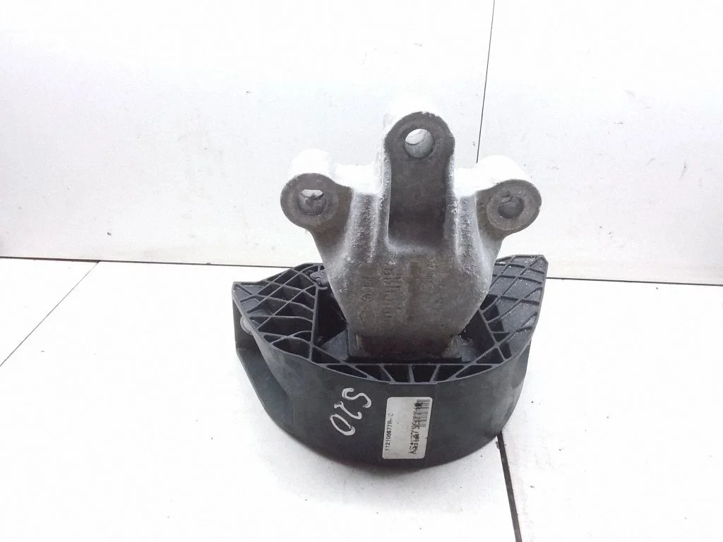 Engine mount bracket – Renault Zoe (2012-)