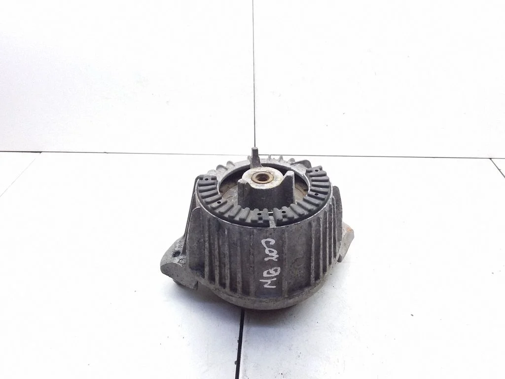 Dzinēja spilvens – Mercedes-Benz C klase AMG W204 (2007-2014)
