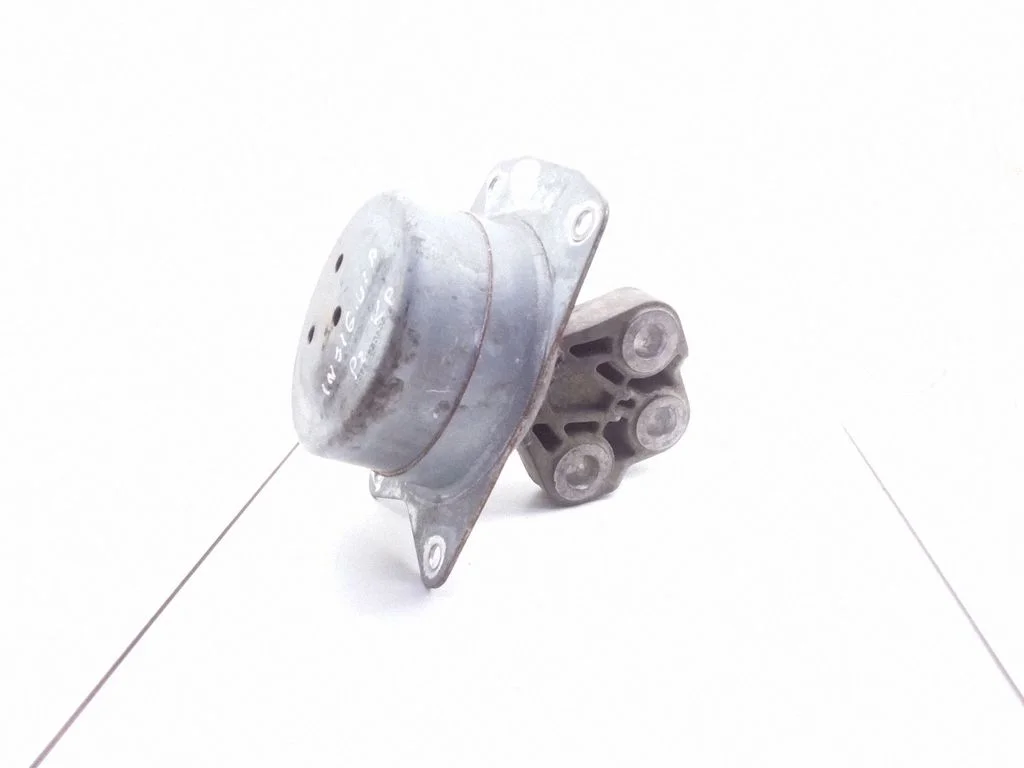 Engine mount bracket 13227735