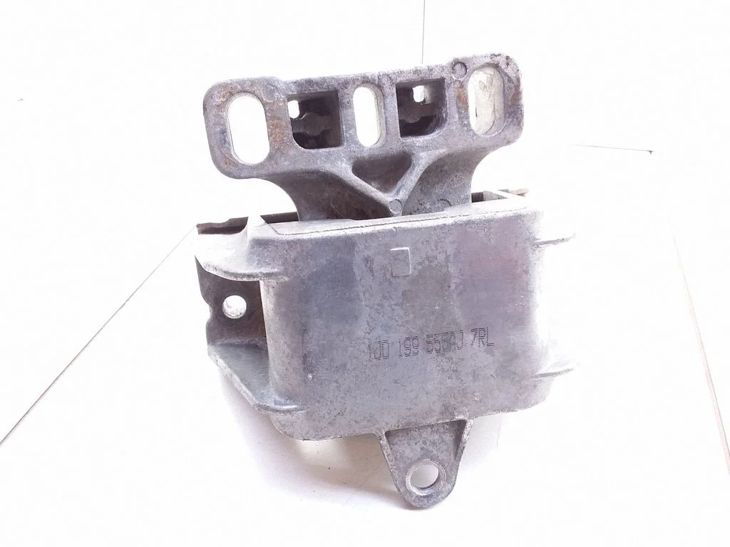 Engine mount bracket – Volkswagen Golf IV (1998-2005)
