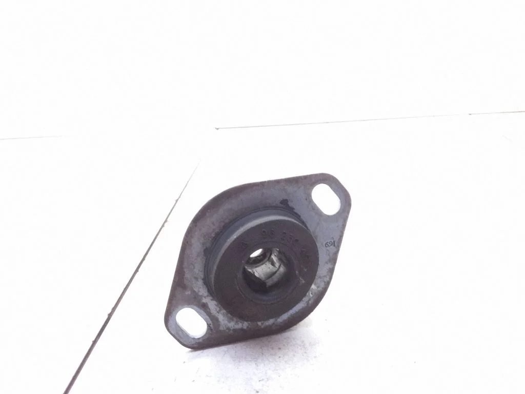 Engine mount bracket – Citroen C4 I (2004-2010)