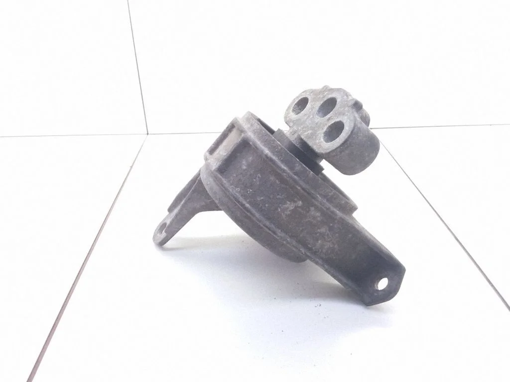 Engine mount bracket – Opel Zafira B (2005-2014)