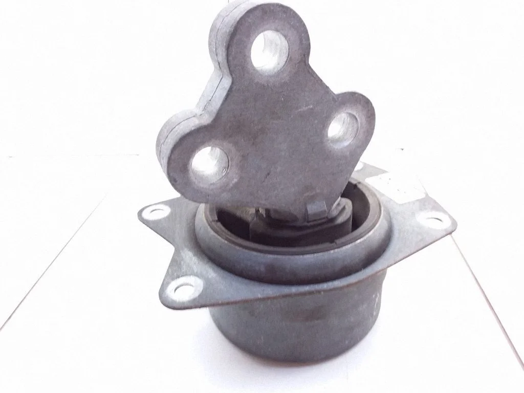 Engine mount bracket 13312098