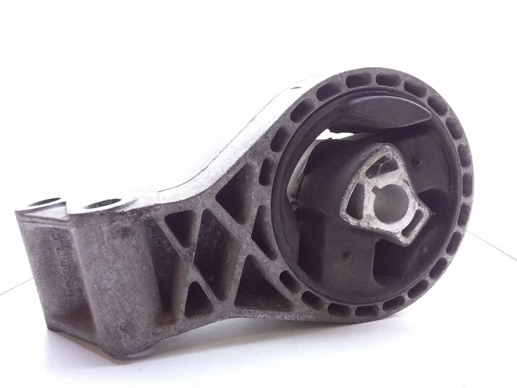 Engine mount bracket 13228305