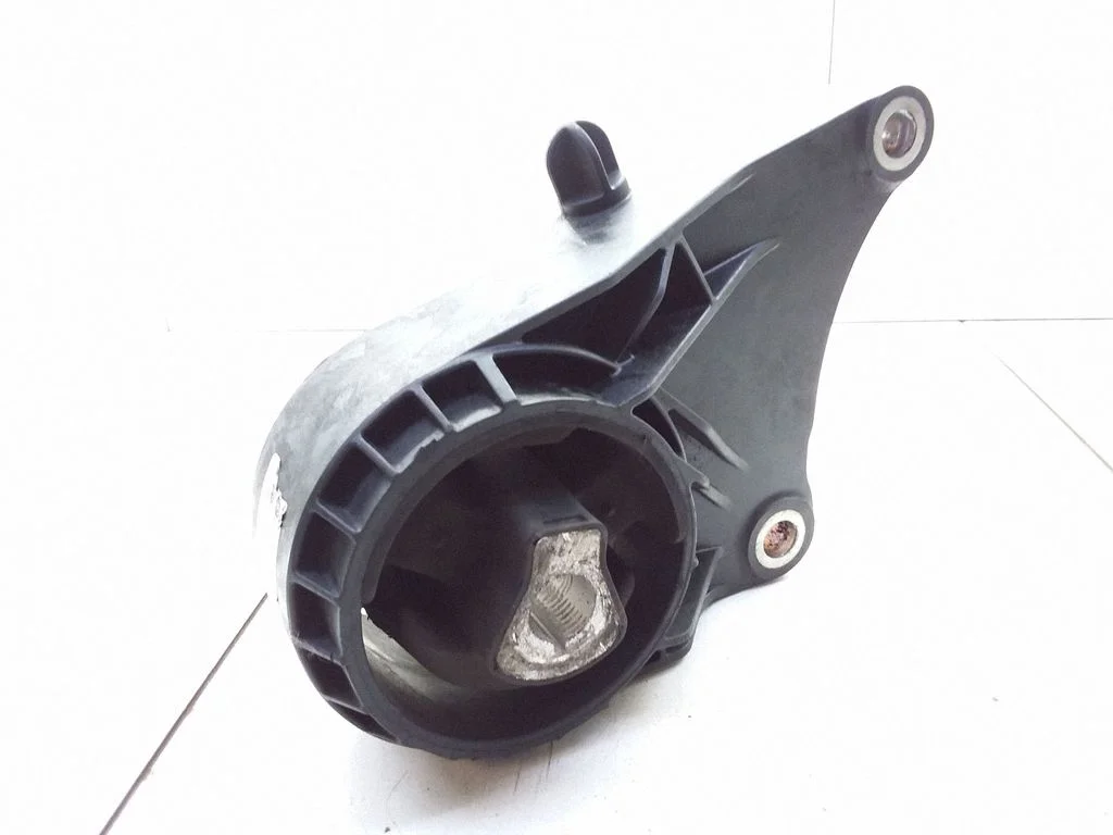 Engine mount bracket 13227767