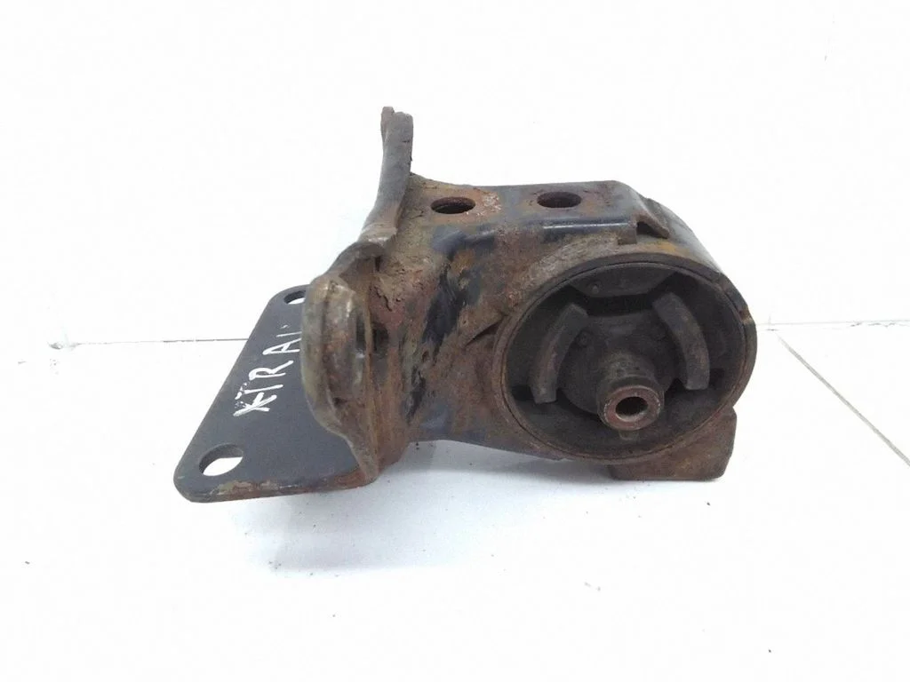 Engine mount bracket