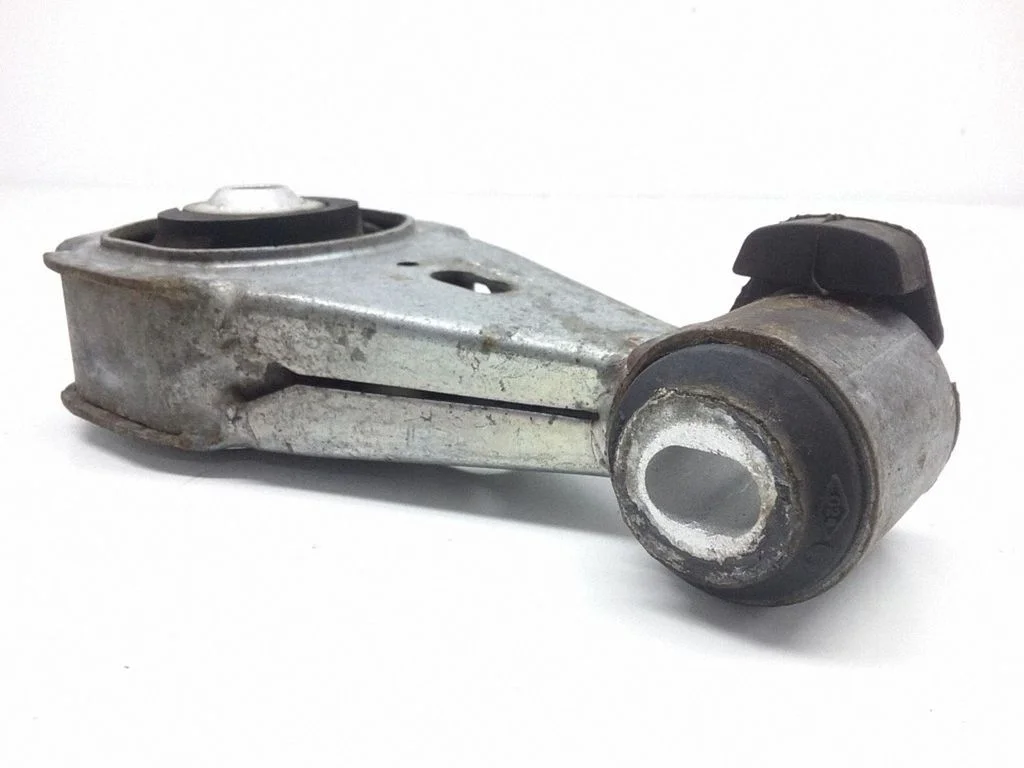 Engine mount bracket – Renault Megane III (2009-2016)