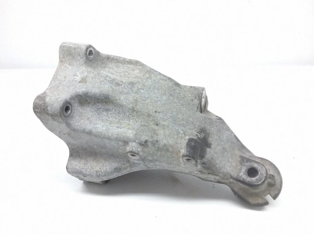Engine mounting bracket – Mercedes-Benz E-Class C207 W207 (2009-2017)